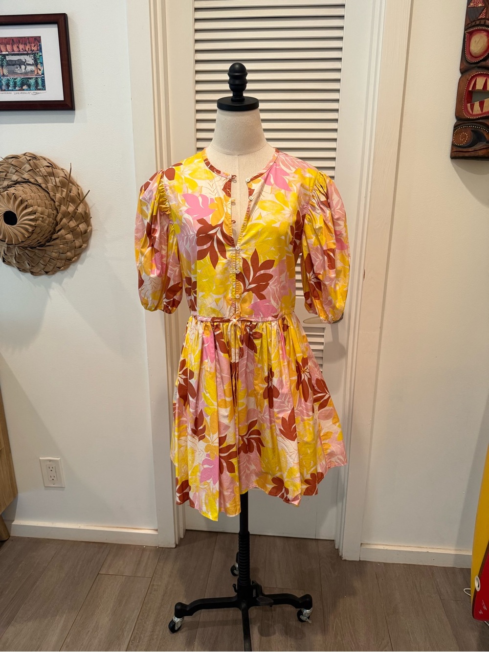 XiRENA Yellow Pink Brown Floral Top